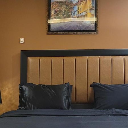 Goldcrest Luxury Apartments Lahore Luaran gambar